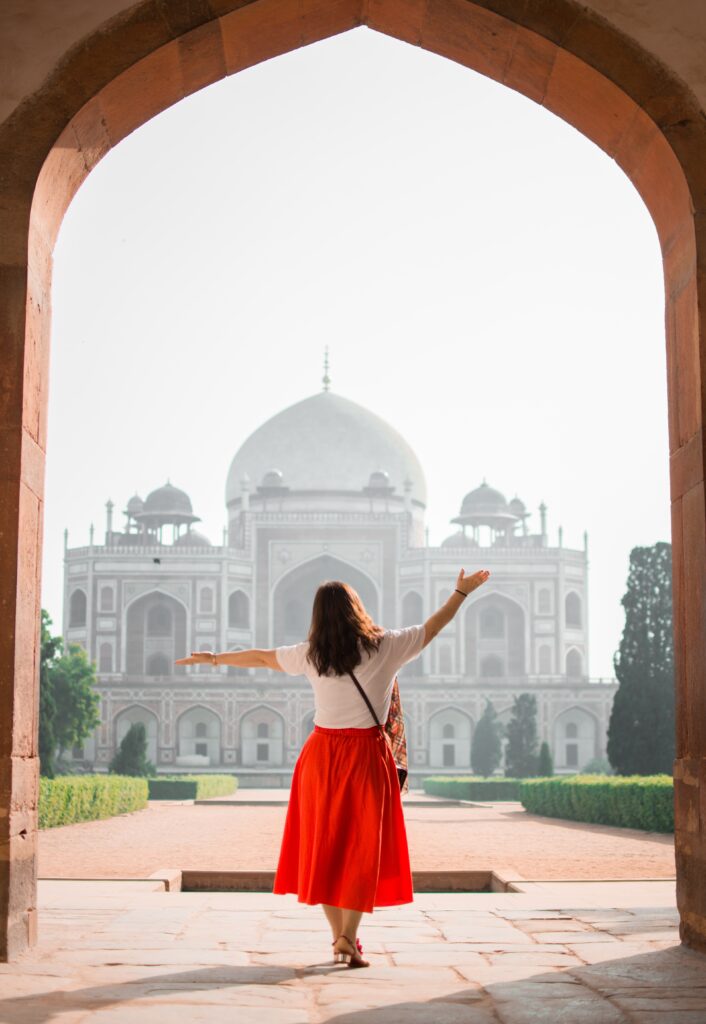 Describe a foreigner who speaks your native language (hindi) very well-IELTS cue card
