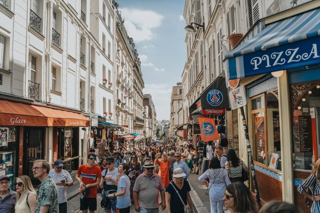 Describe a crowded place you have visited IELTS CUE CARD Describe a crowded place you have visited IELTS CUE CARD