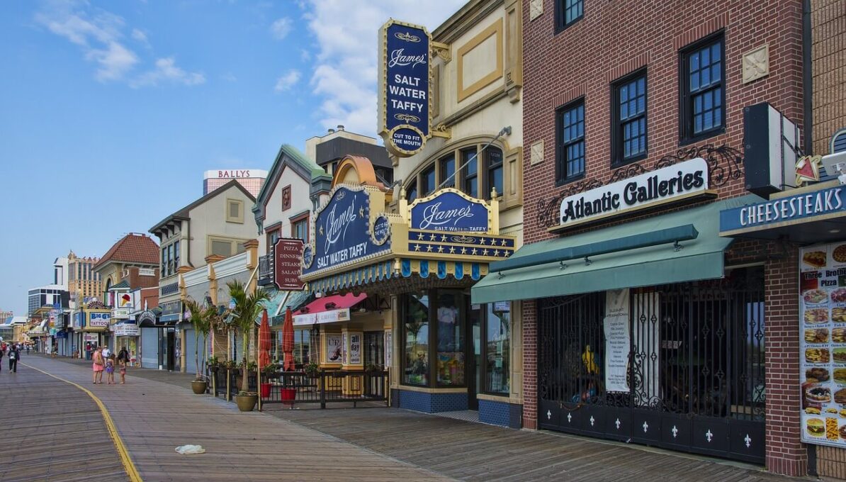 Describe a new store/shop that has recently opened in your town/city IELTS CUE CARD Describe a new store/shop that has recently opened in your town/city IELTS CUE CARD